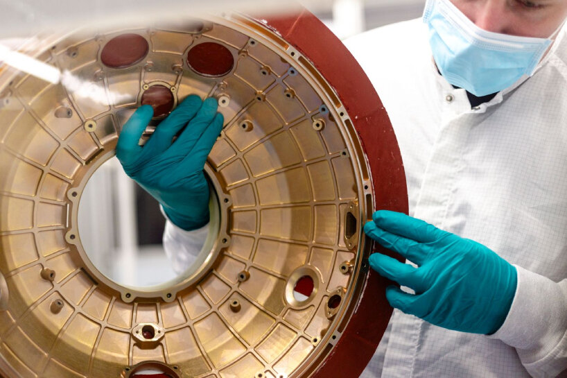 the frame of the spacecraft is made of lightweight and heatproof materials